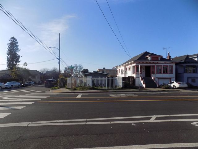 4201 West St, Oakland