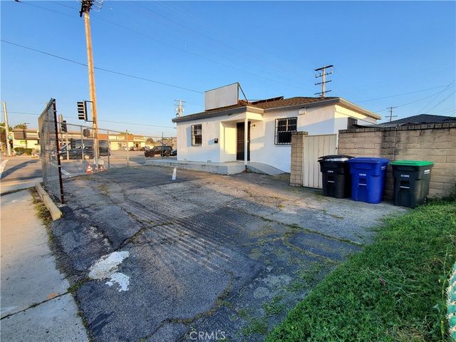 8858 Flower, Bellflower