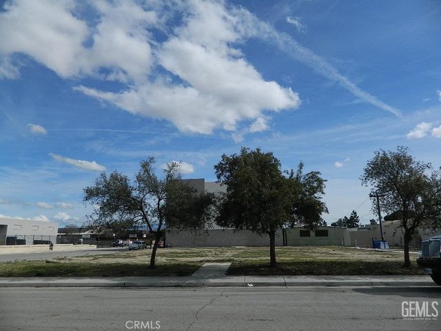 2116 P, Bakersfield
