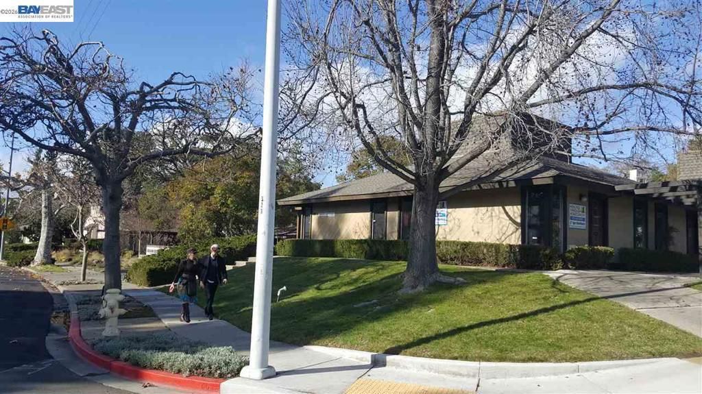 90 Mission Dr, Pleasanton