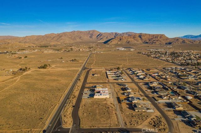 706 Outer Hwy 18 S, Apple Valley