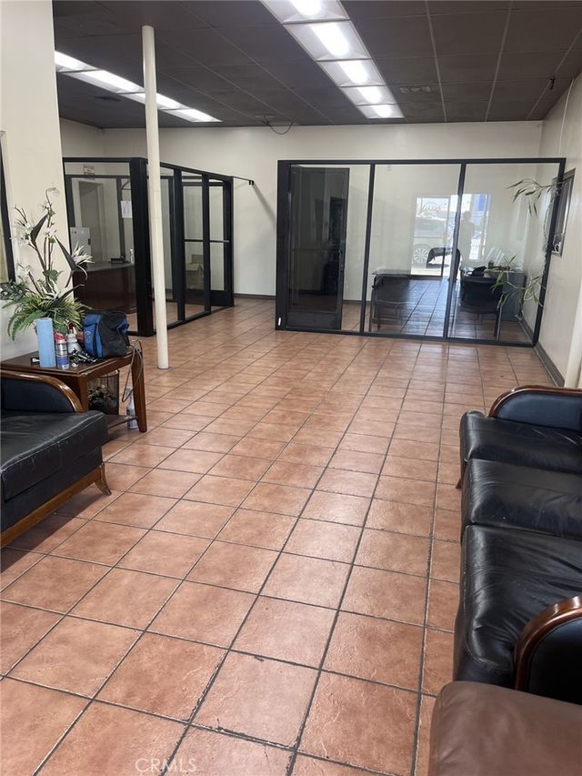 7854 N Sepulveda Boulevard, Van Nuys