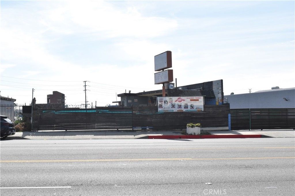 411 N La Brea Avenue, Inglewood