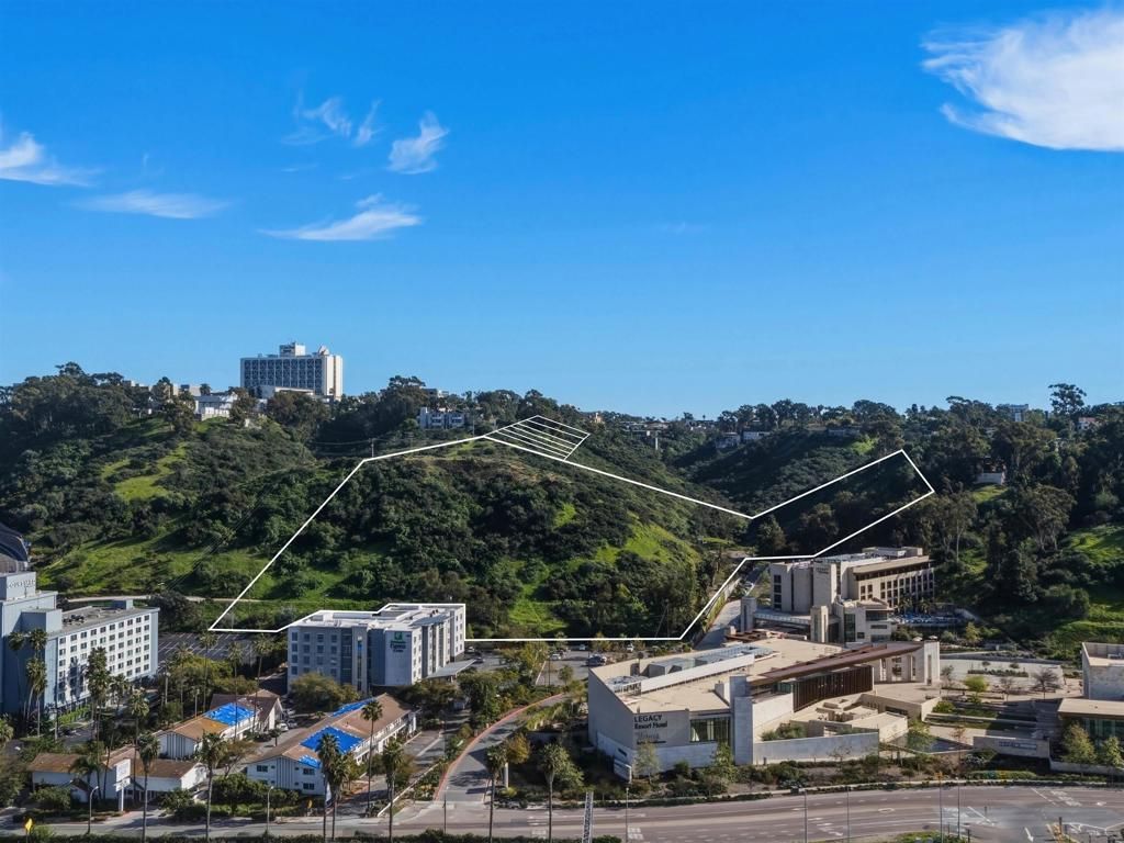 Mission Valley Near Hotel Cir S, San Diego