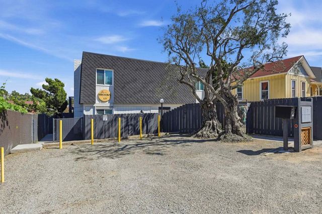 329 N Pico Ave, Fallbrook