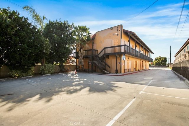 8820 Artesia Boulevard, Bellflower