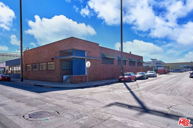 2302 E 38th Street, Vernon