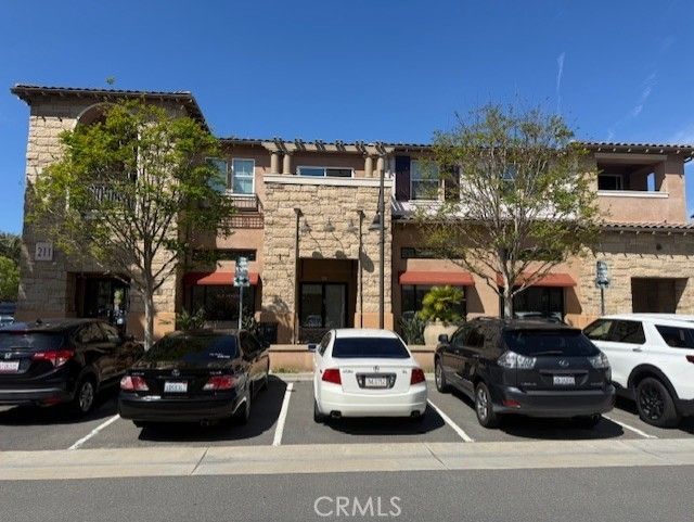 211 Village Commons, Camarillo