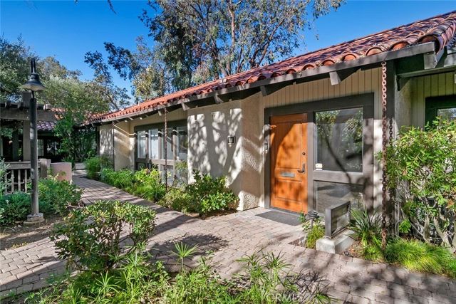 23501 Park Sorrento # 211, Calabasas