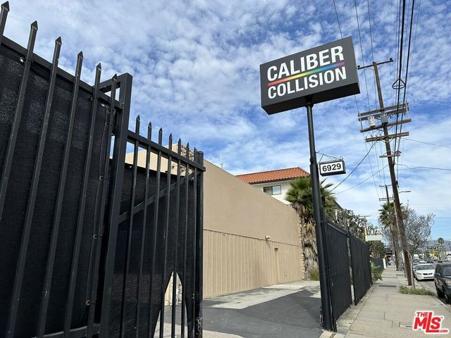 6919 Laurel Canyon Boulevard, North Hollywood