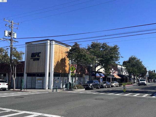 1526 Webster St, Alameda