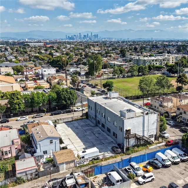 7101 Menlo, Los Angeles