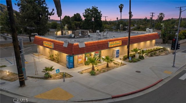 2400 Valley, Pomona