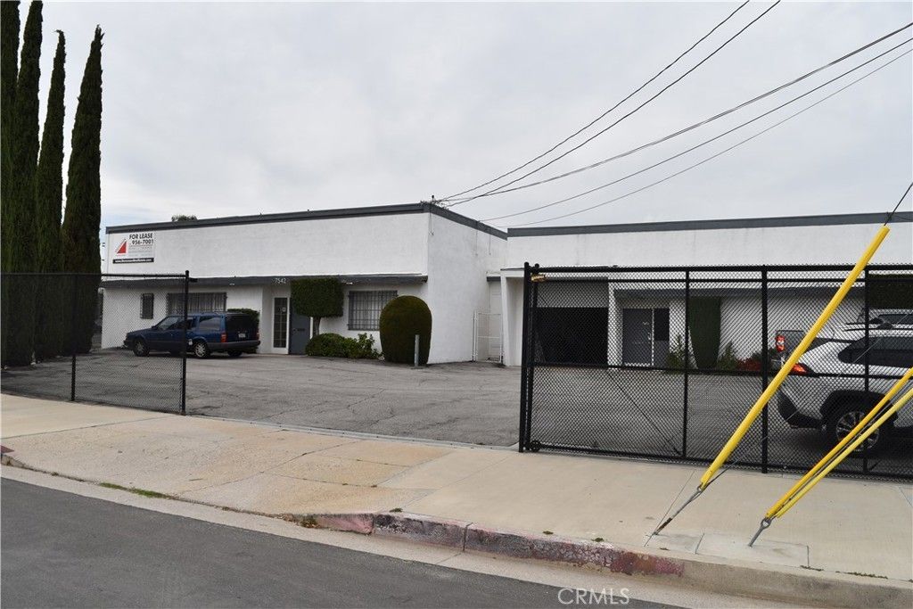 7542 San Fernando Road, Sun Valley