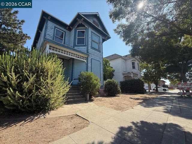 151 S 3rd Ave, Oakdale