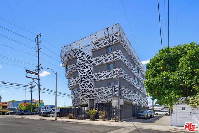 2426 Lincoln Boulevard, Venice