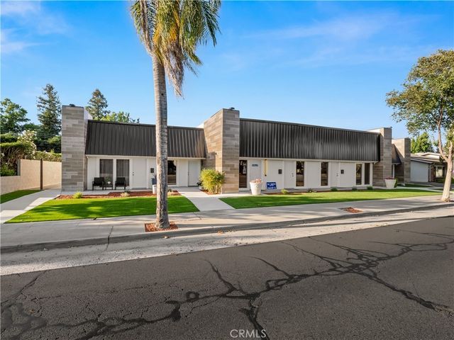 1490 W Shaw, Fresno
