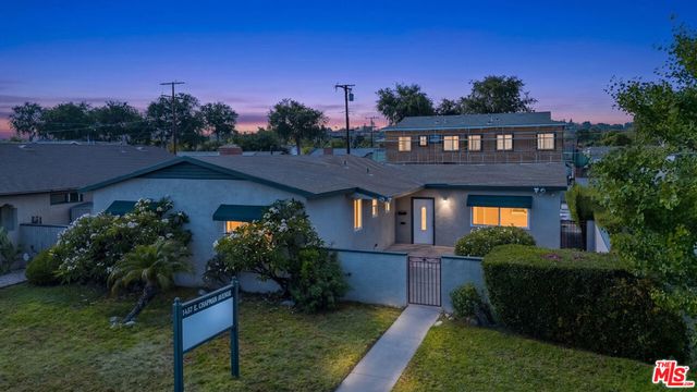 1457 E Chapman Avenue, Fullerton