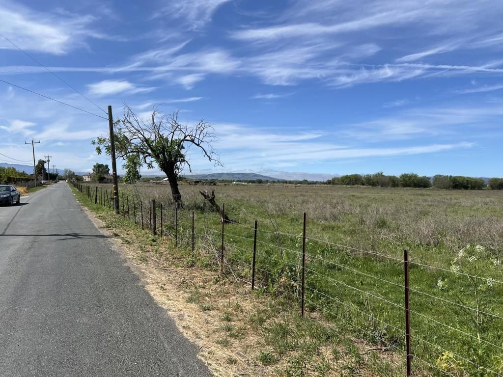 Pacheco Pass Highway, Hollister