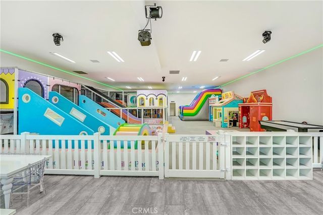16854 San Fernando Mission Boulevard, Granada Hills