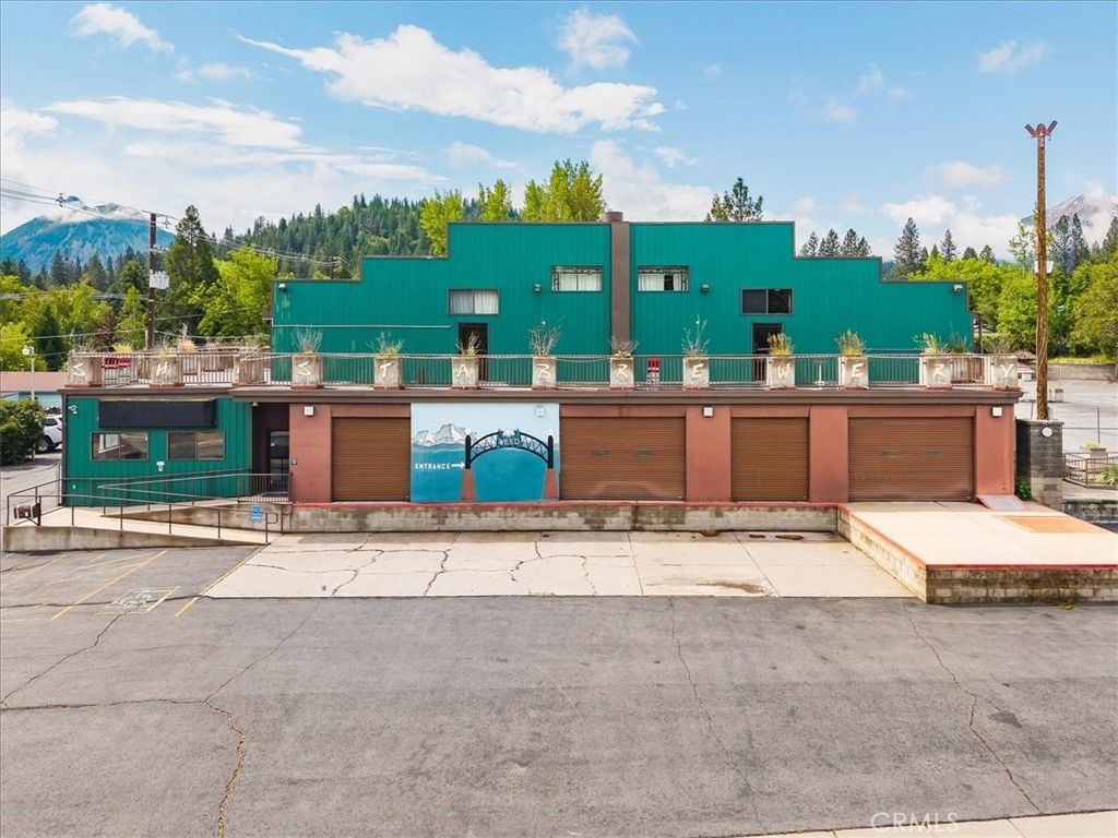 360 College Avenue, Weed