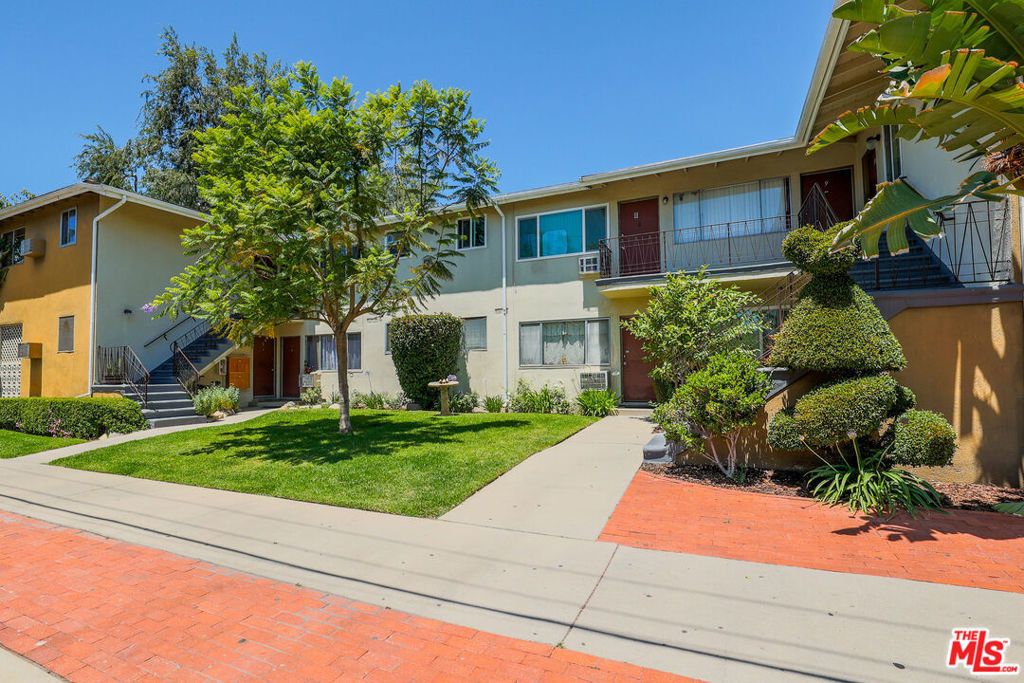 8000 Owensmouth Avenue, Canoga Park