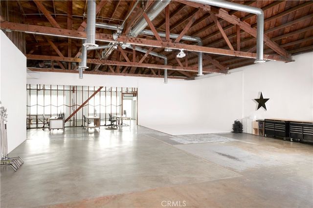 2075 S Atlantic, Commerce