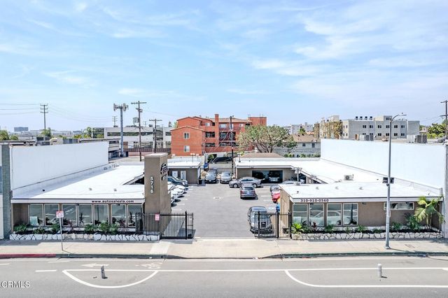 5716 W Manchester Avenue, Los Angeles
