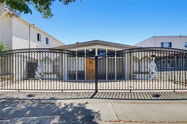 11128 Whittier Boulevard, Whittier