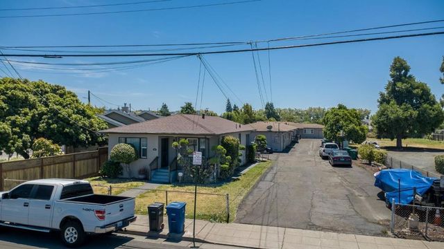 563 Laurel Avenue, Hayward