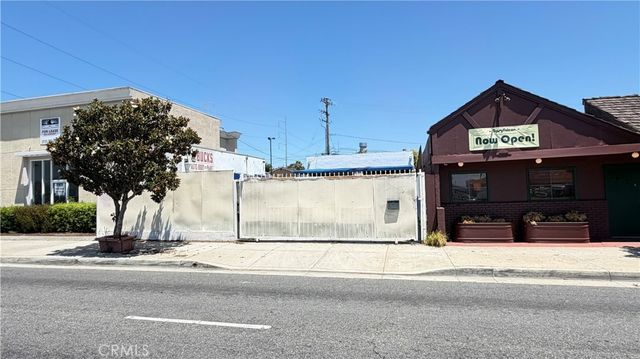5027 W Rosecrans, Hawthorne