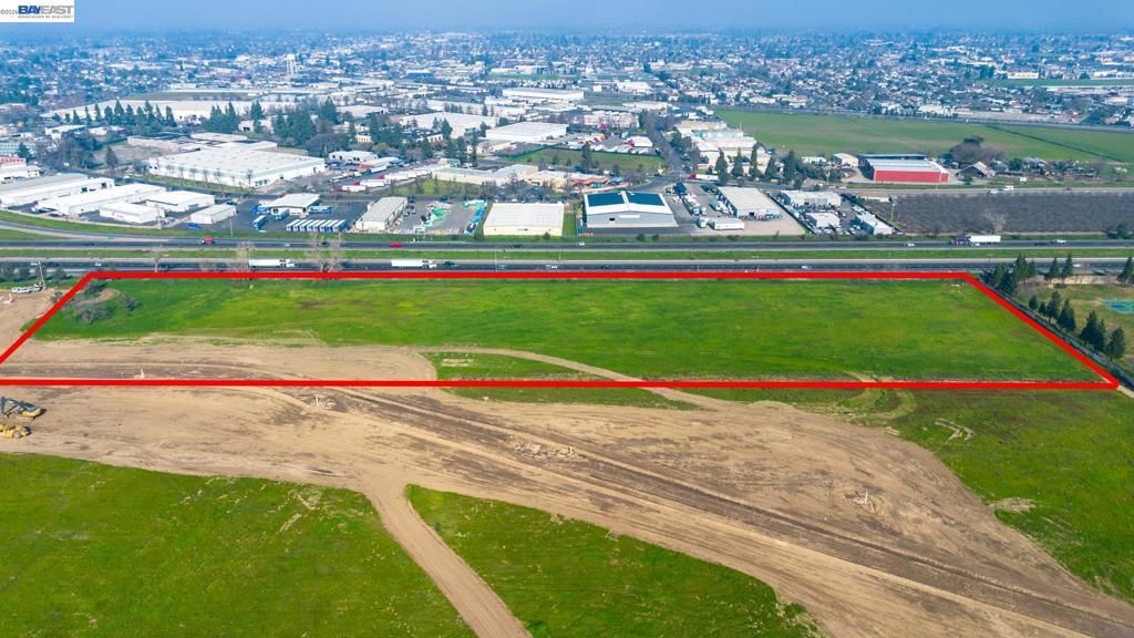 475 Quintal Rd, Manteca