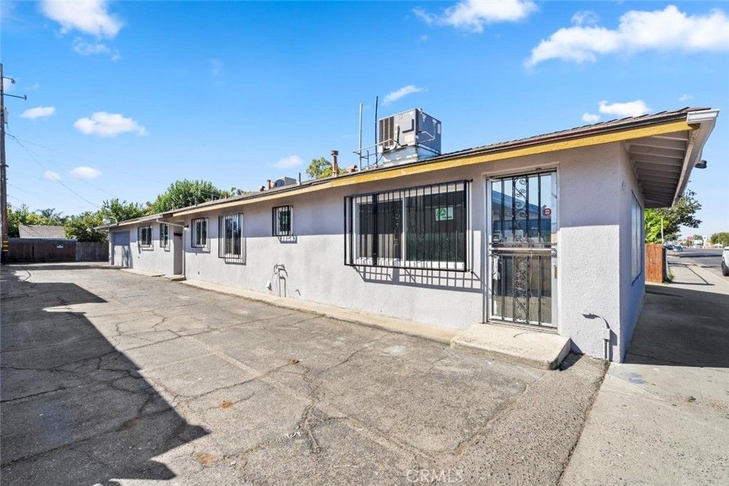 4584 E Tulare, Fresno