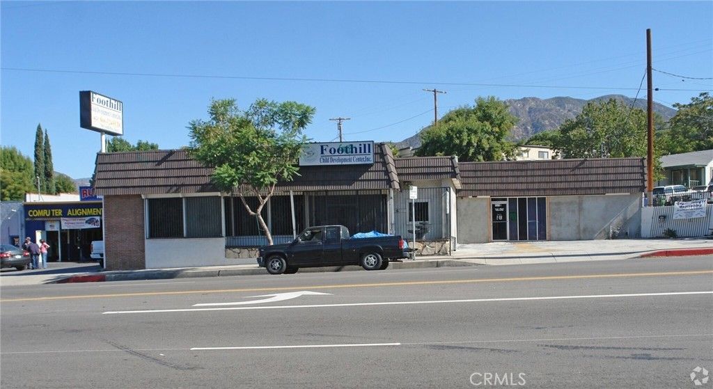 7505 Foothill, Tujunga