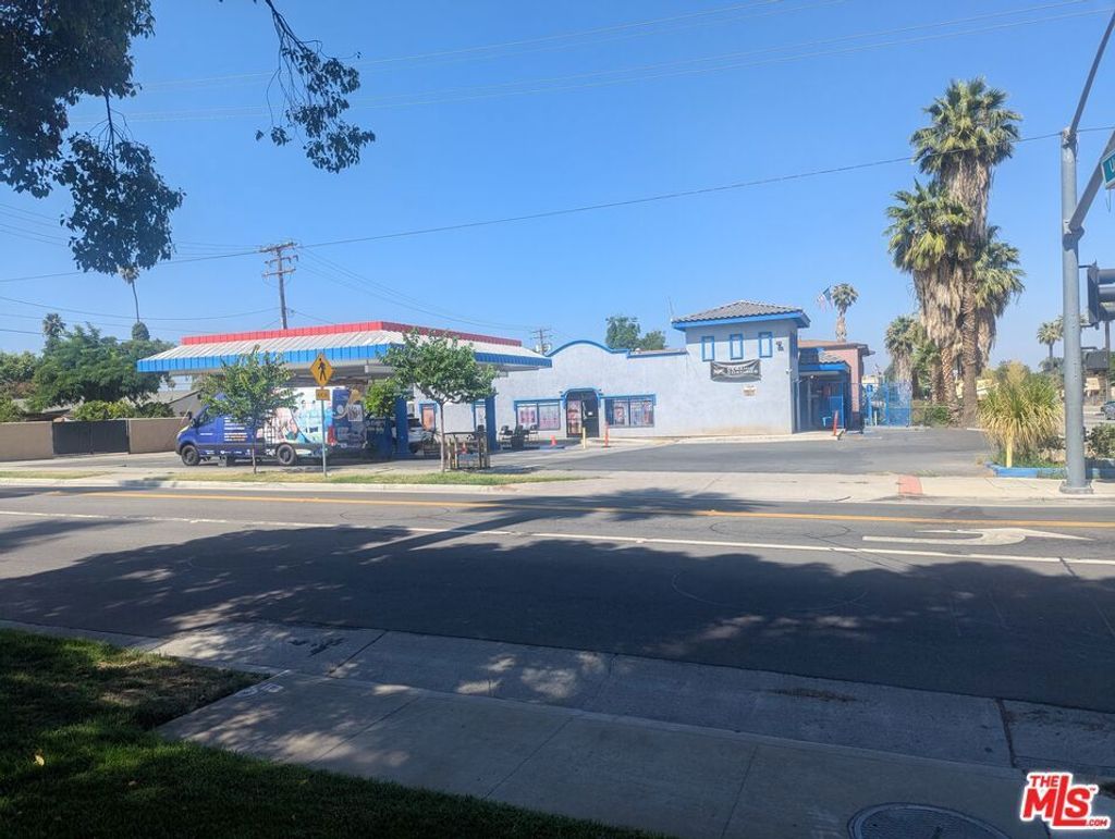 2100 University Avenue, Riverside