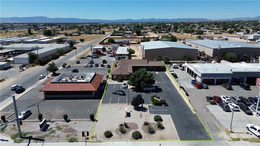 15065 Palmdale Road, Victorville