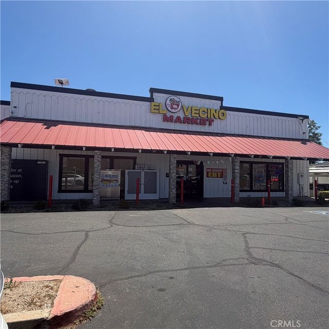 300 W Olive, Madera