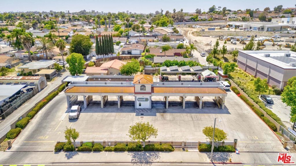 1352 N Santa Fe Avenue, Vista