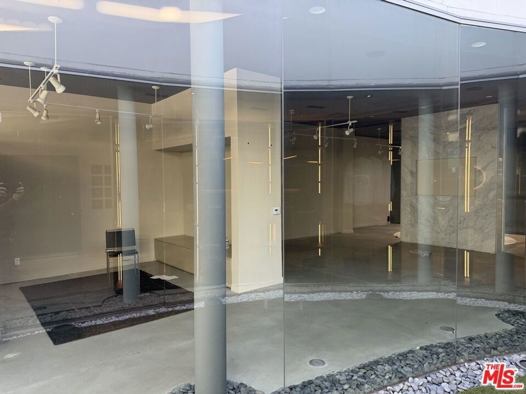 8761 Beverly Boulevard, West Hollywood