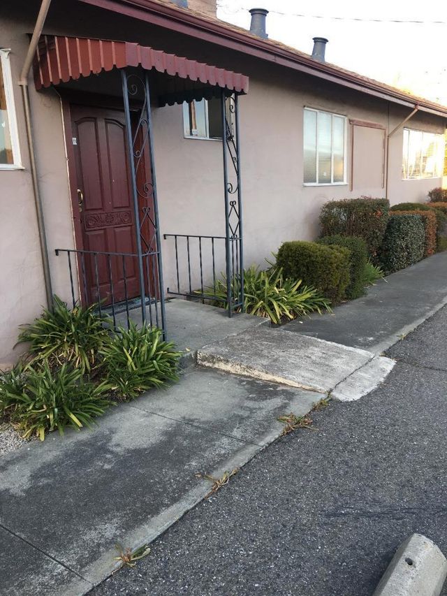40 Woodhams Road, Santa Clara