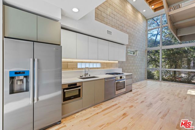 3450 Cahuenga Boulevard # 801, Los Angeles