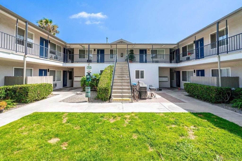 8969 Grossmont Blvd, La Mesa