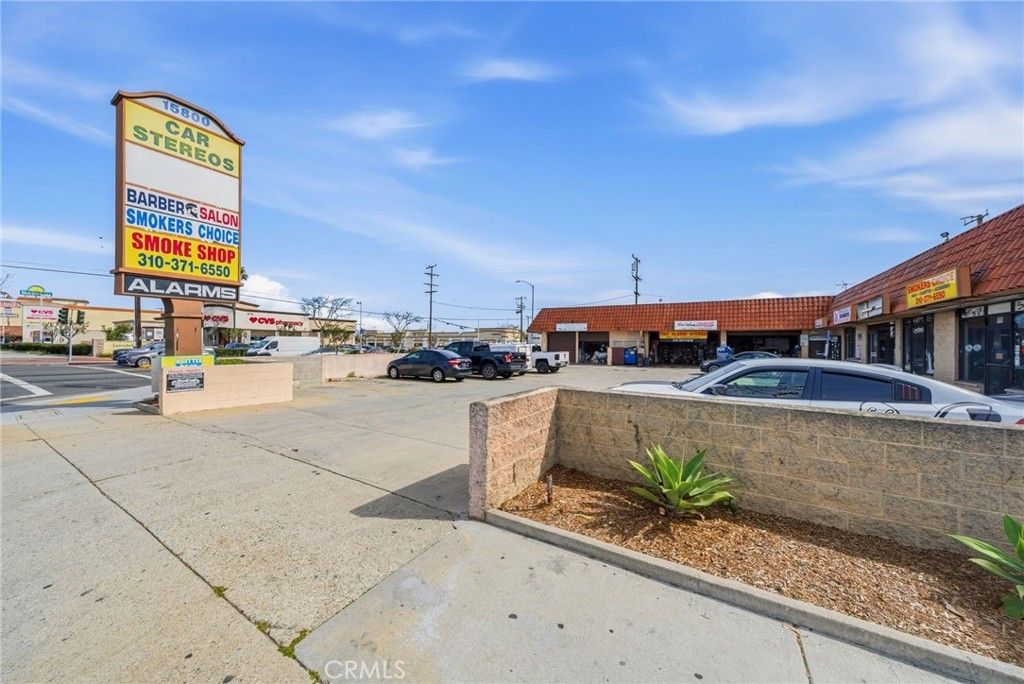 15802 Hawthorne, Lawndale