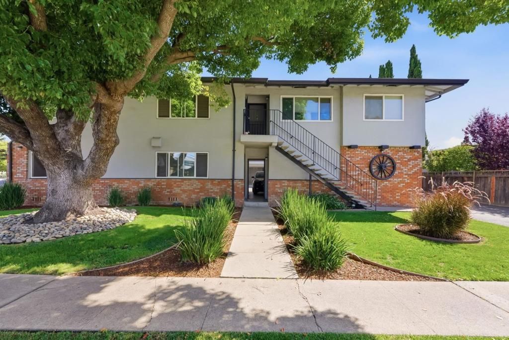 1255 Woodside Road, Redwood City