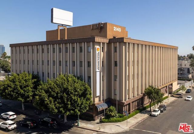 2140 W Olympic Boulevard, Los Angeles