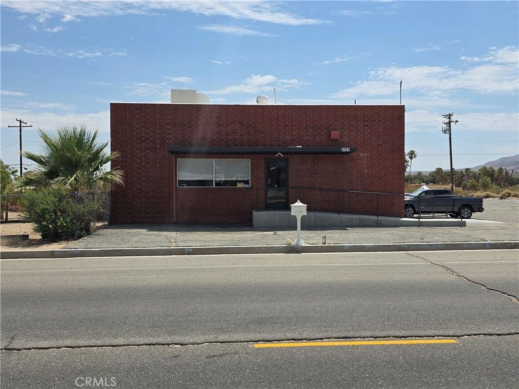 6767 Adobe, 29 Palms