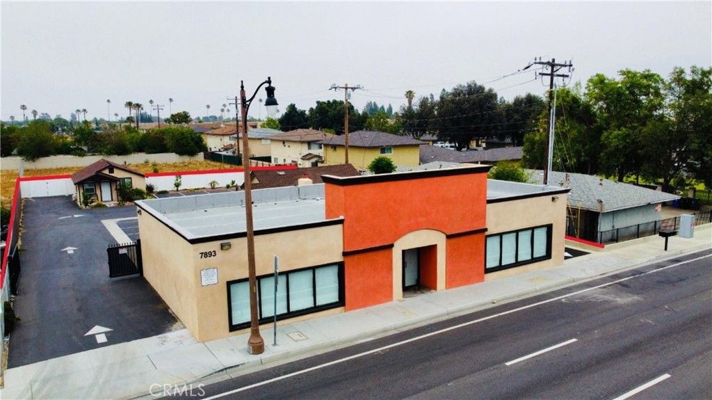 7893 Sierra Avenue, Fontana