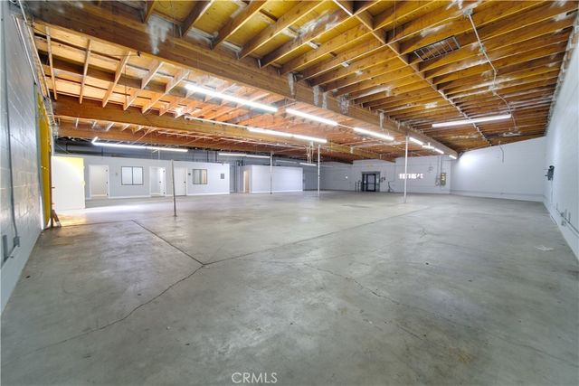 5500 S Santa Fe, Vernon