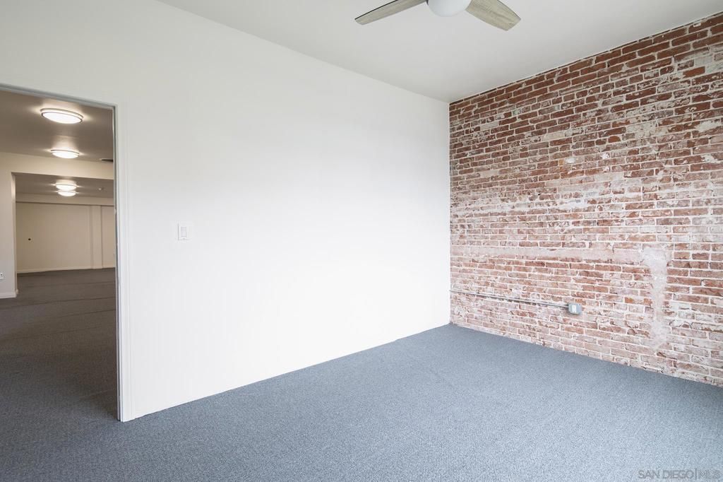 3047 University Ave, Other