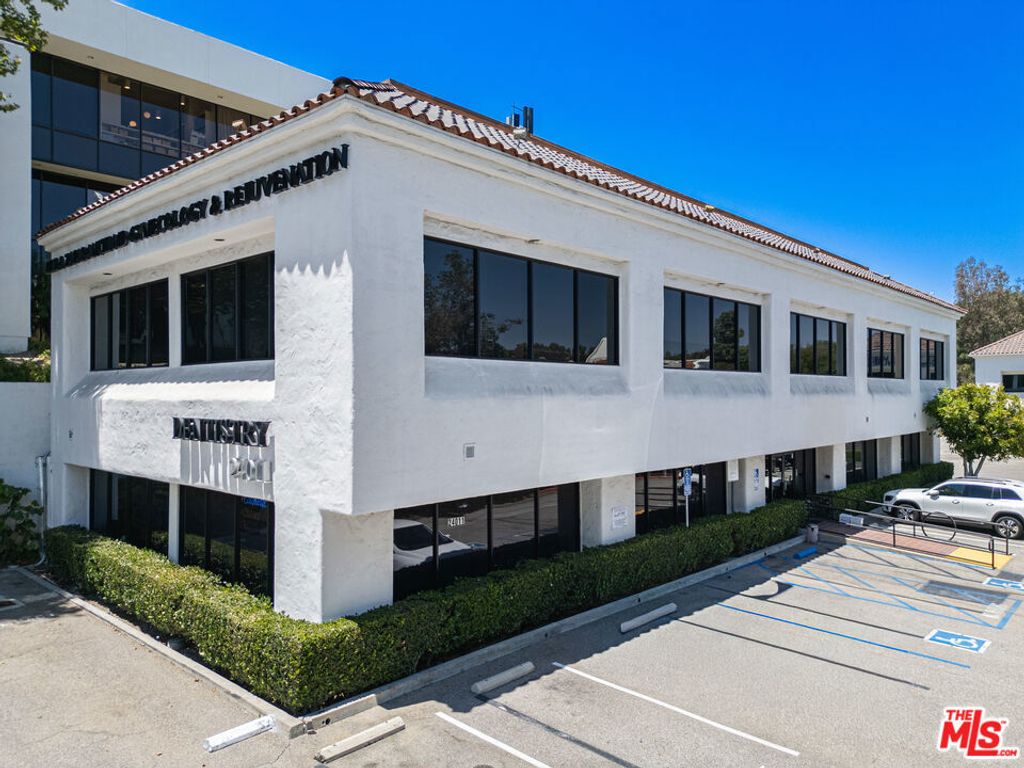 24011 Ventura Boulevard # 200, Calabasas